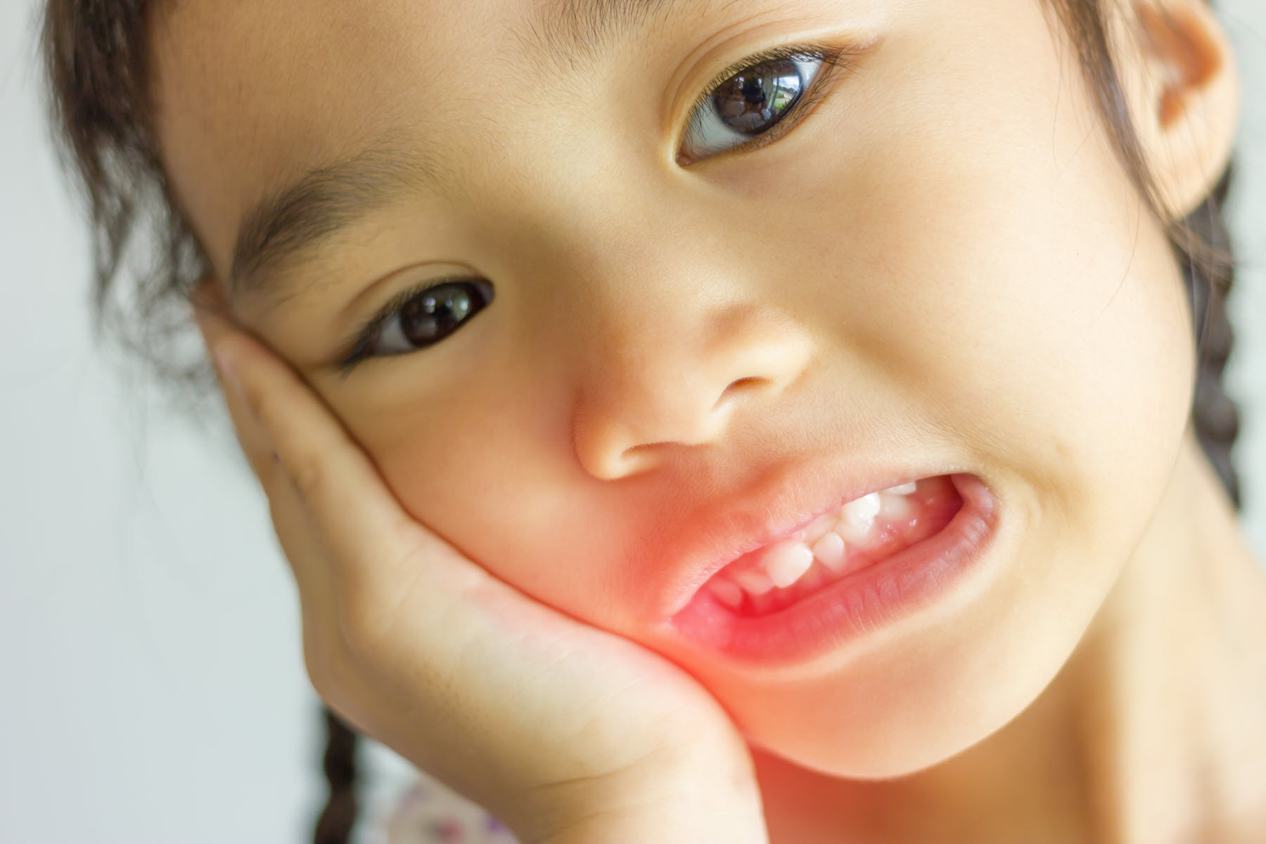 Child refuses to eat because of tooth pain